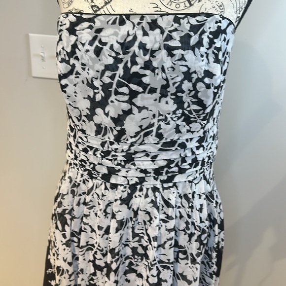 WHBM Chiffon Black and White Overlay Dress Size 14 P2P 19” Waist 17” length 39” - Picture 4 of 11